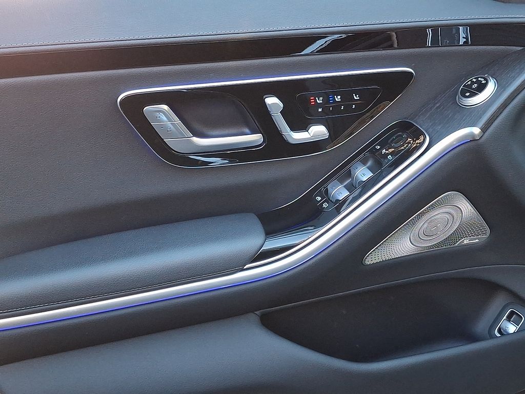 Thumbnail: 2022 Mercedes-Benz S-Class - 8