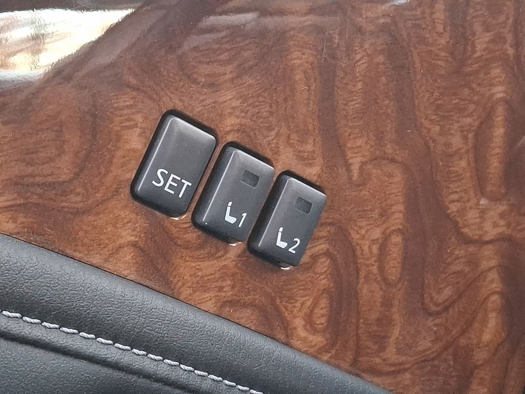 Thumbnail: 2016 INFINITI QX80 - 26