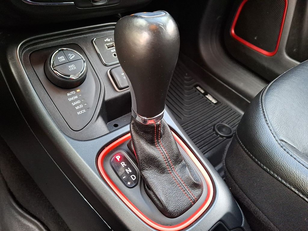 Thumbnail: 2020 Jeep Compass - 13