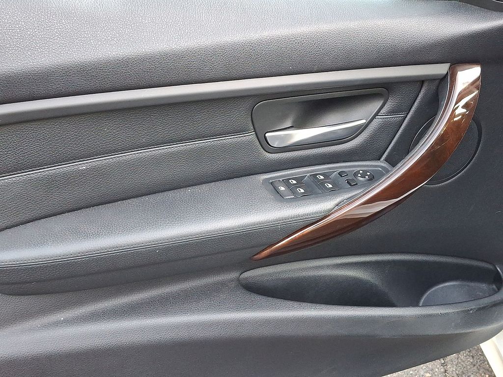 Thumbnail: 2014 BMW 3 Series - 10