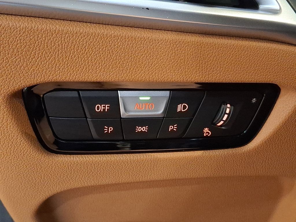 Thumbnail: 2025 BMW i4 - 24