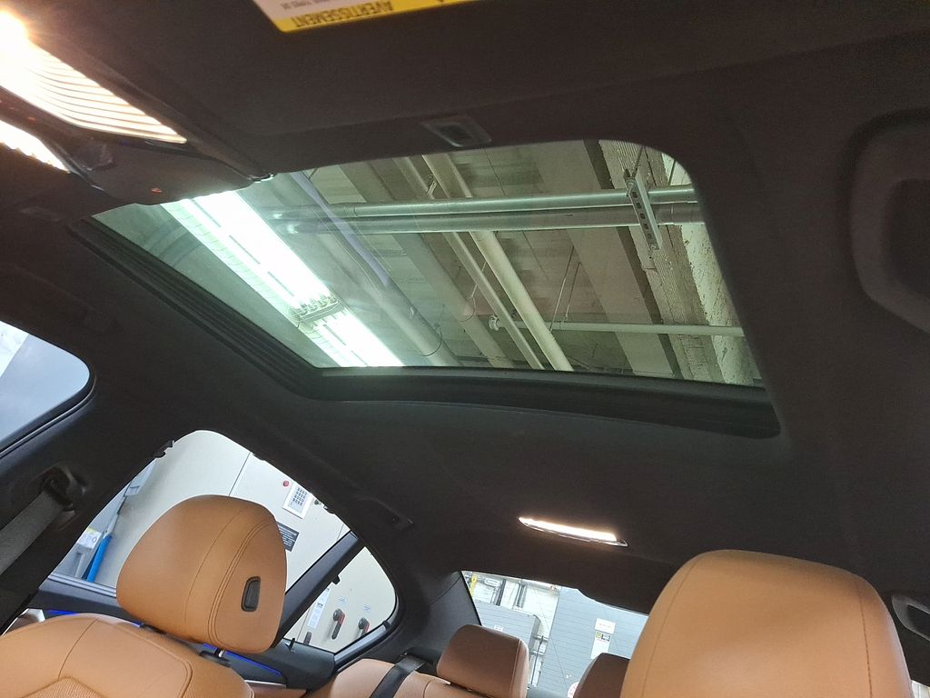 Thumbnail: 2022 BMW 5 Series - 12