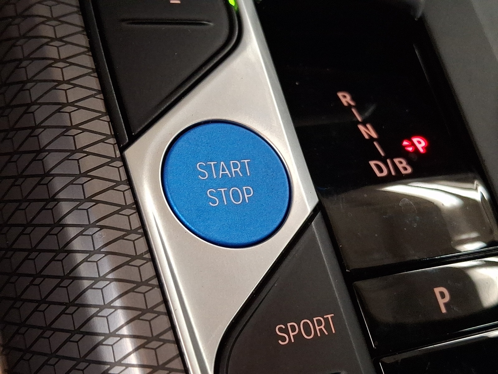 Thumbnail: 2025 BMW i4 - 19