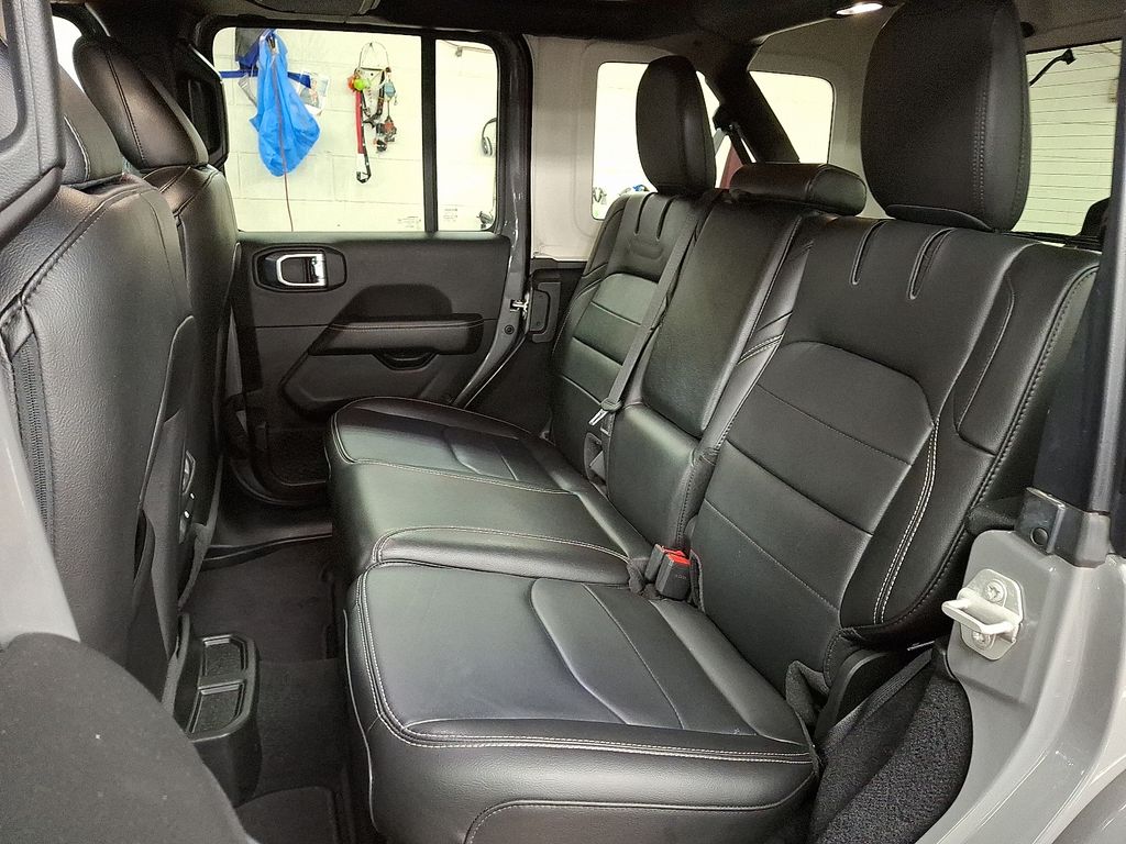 2023 Jeep Wrangler Sahara 8