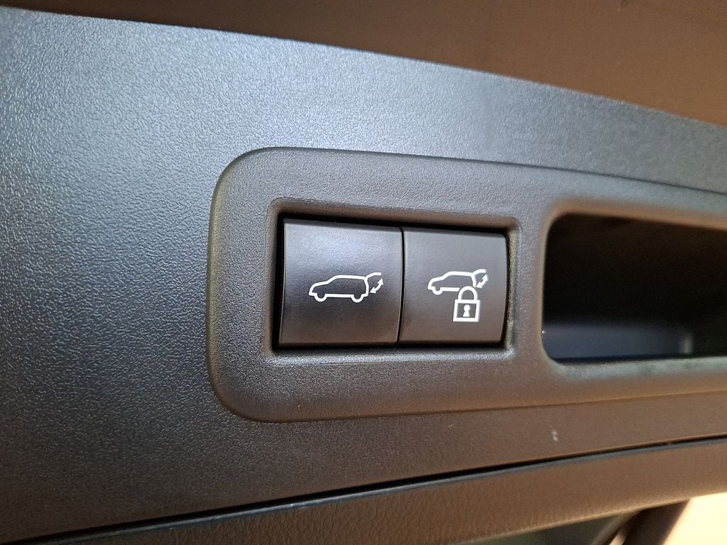 Thumbnail: 2023 Lexus UX - 27