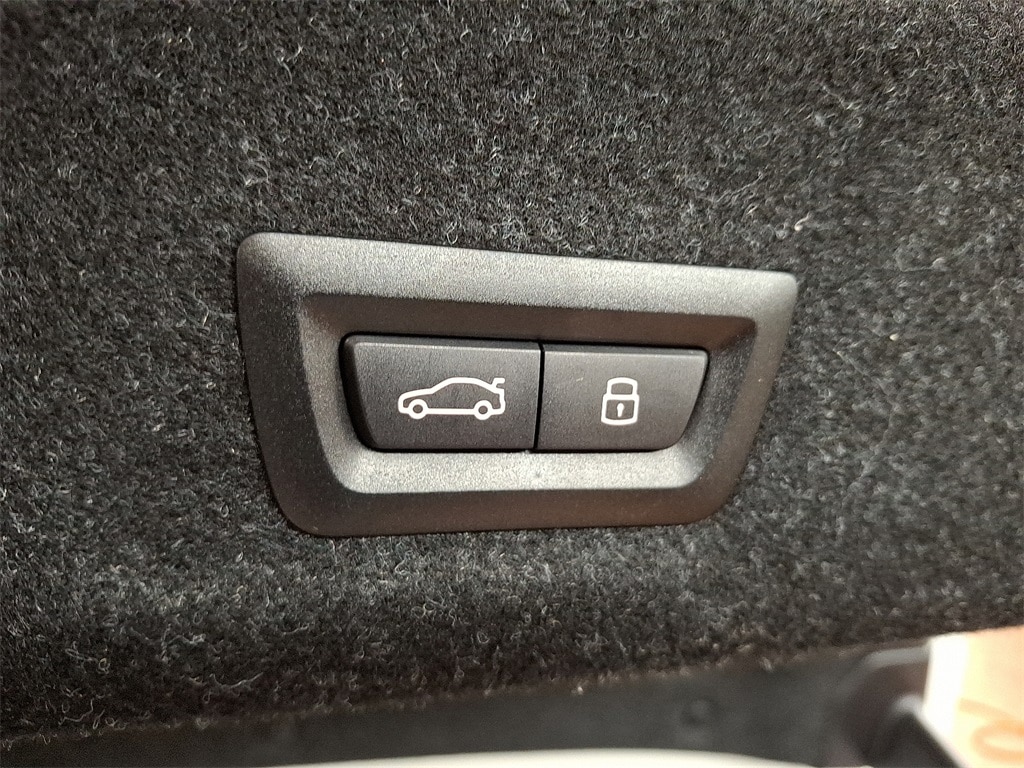 Thumbnail: 2025 BMW 3 Series - 27