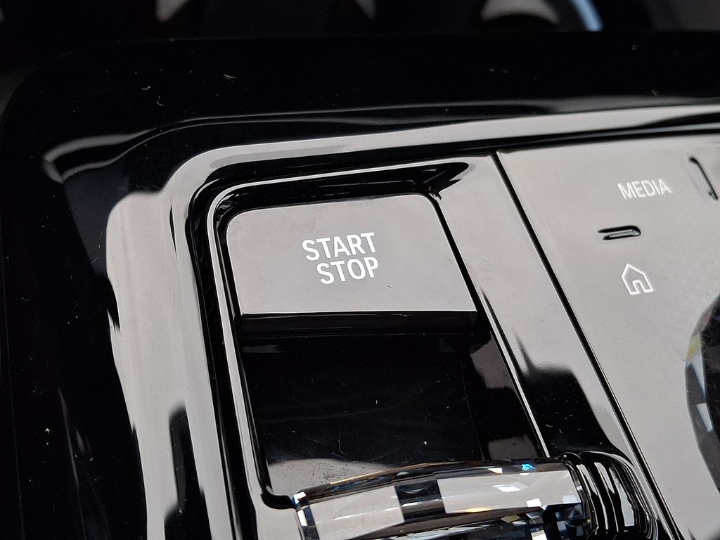 Thumbnail: 2025 BMW i5 - 18