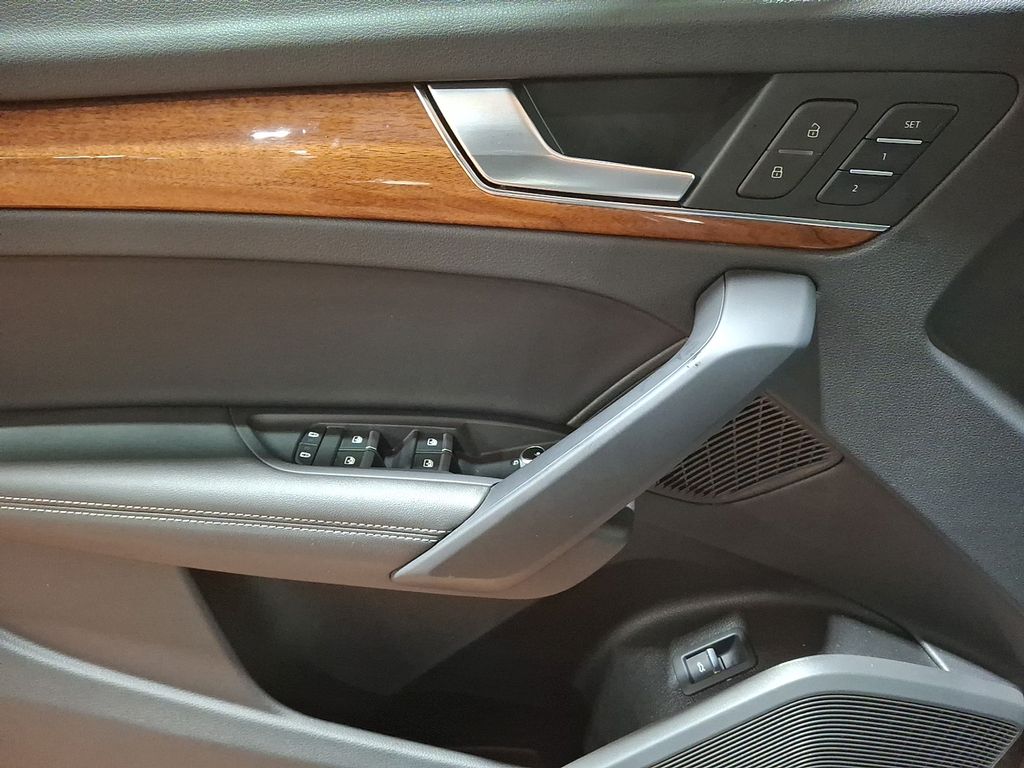 Thumbnail: 2023 Audi Q5 - 8