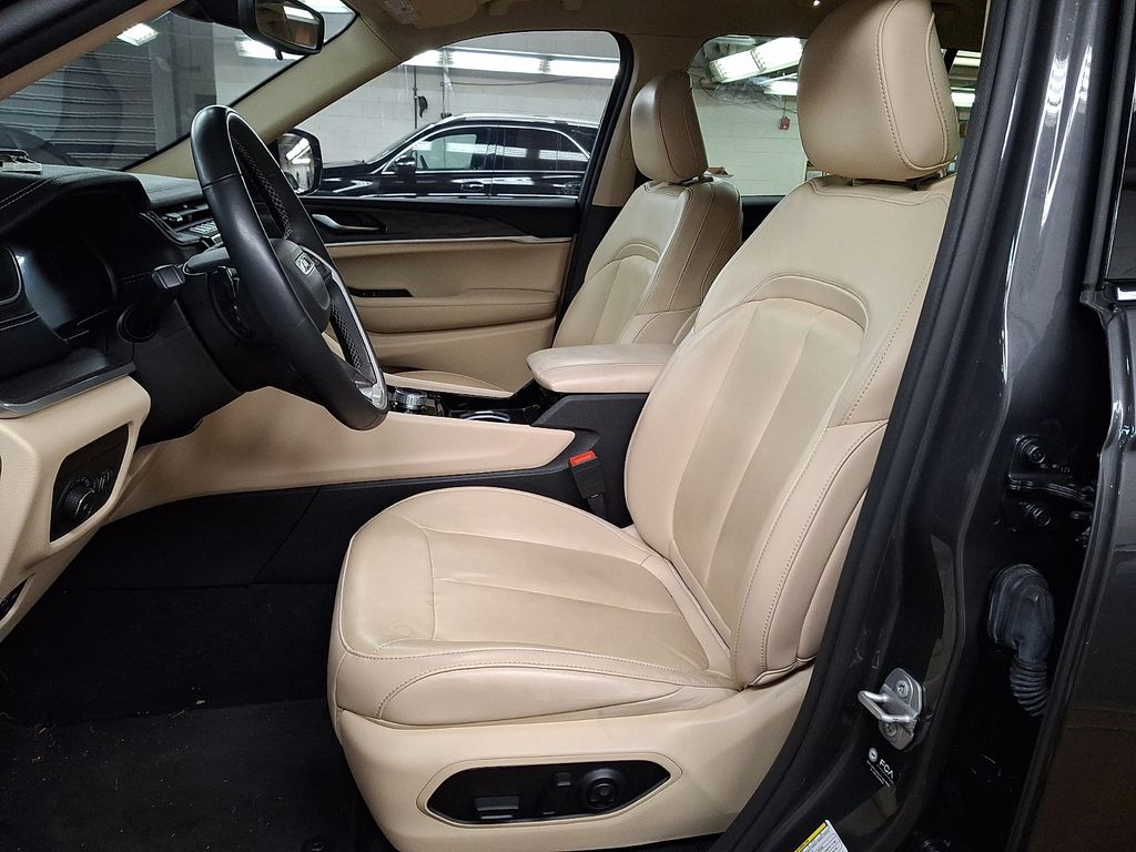 Thumbnail: 2022 Jeep Grand Cherokee - 10