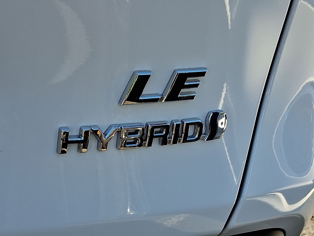 Thumbnail: 2021 Toyota RAV4 - 23