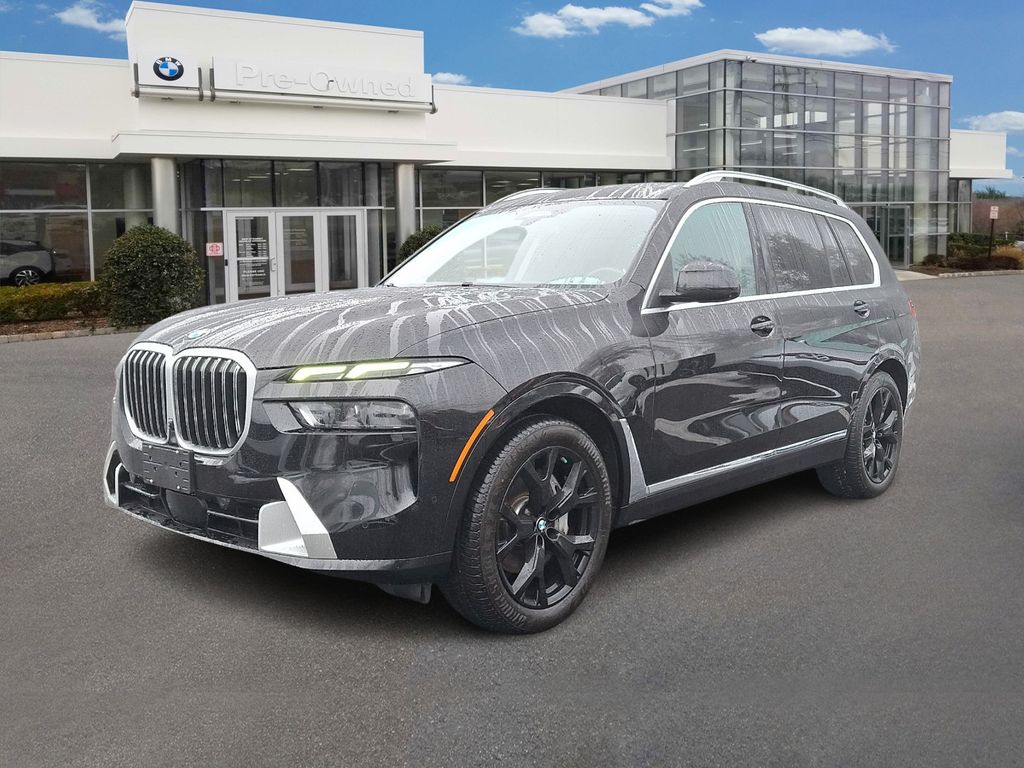 2023 BMW X7 40i's photo