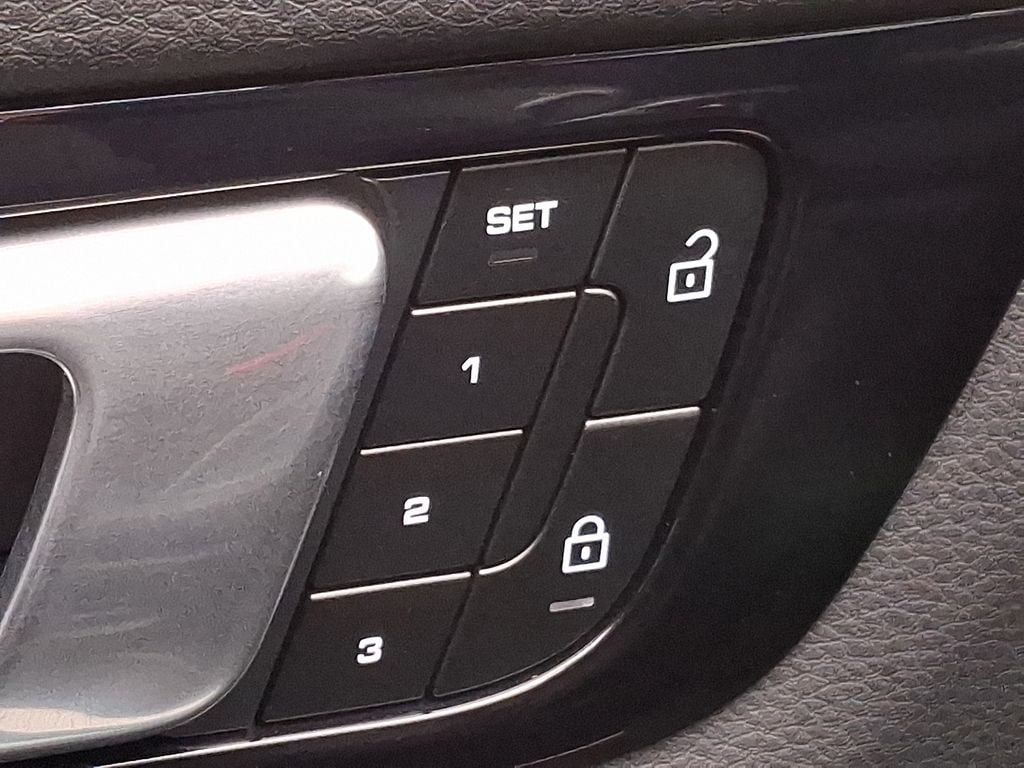 Thumbnail: 2023 Porsche Cayenne - 24