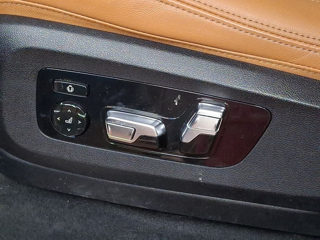 Thumbnail: 2023 BMW X7 - 11