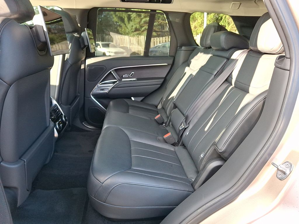 Thumbnail: 2023 Land Rover Range Rover - 6