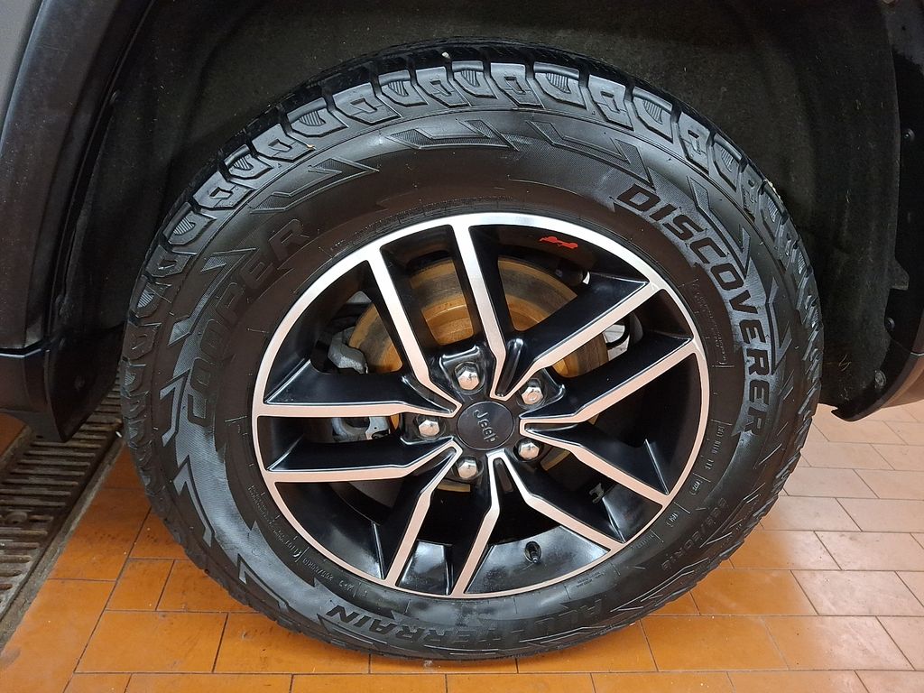 Thumbnail: 2020 Jeep Grand Cherokee - 6