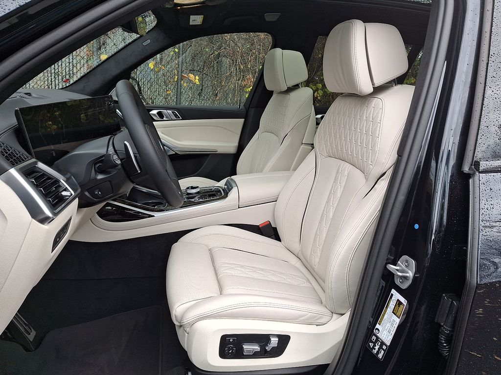 Thumbnail: 2026 BMW X7 - 10