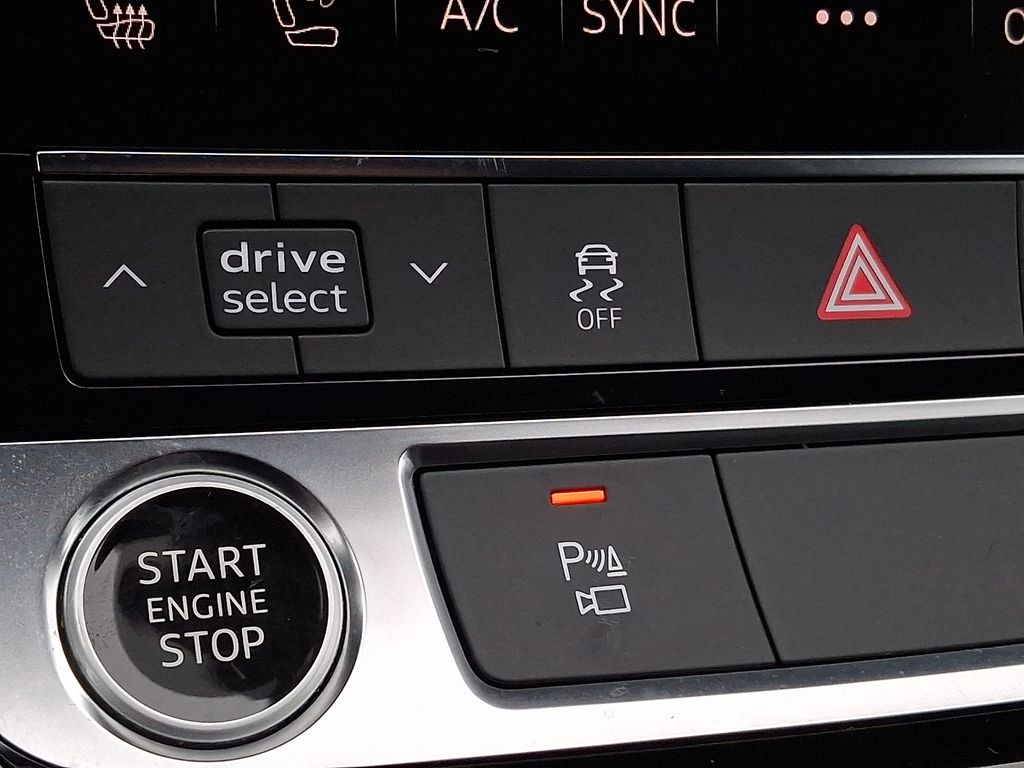 Thumbnail: 2021 Audi Q7 - 21