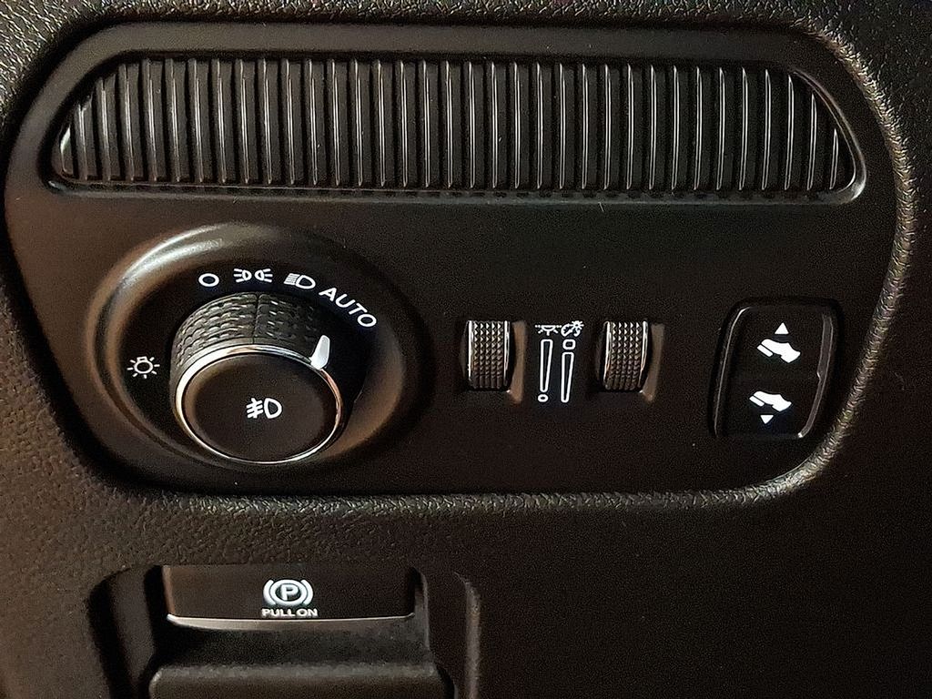 Thumbnail: 2023 Jeep Wagoneer - 17