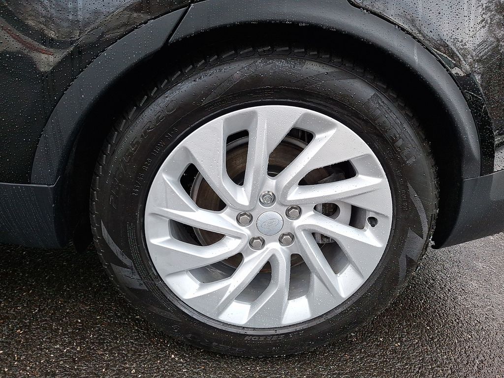 Thumbnail: 2025 Land Rover Discovery - 7