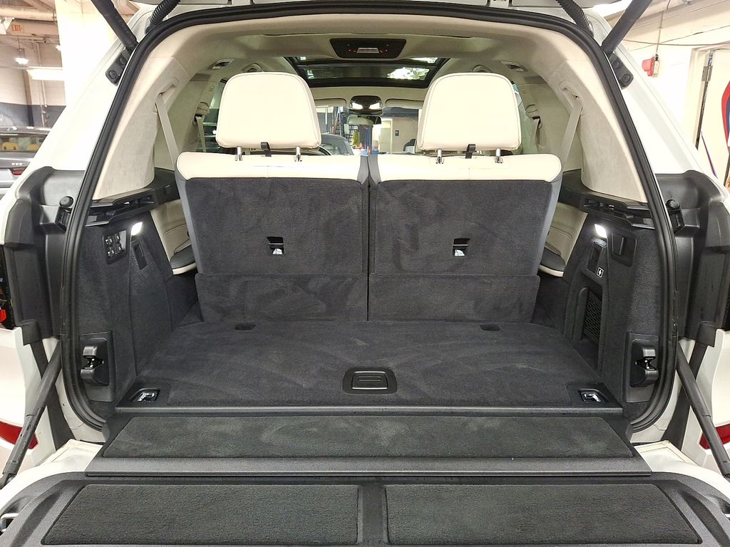 Thumbnail: 2025 BMW X7 - 27