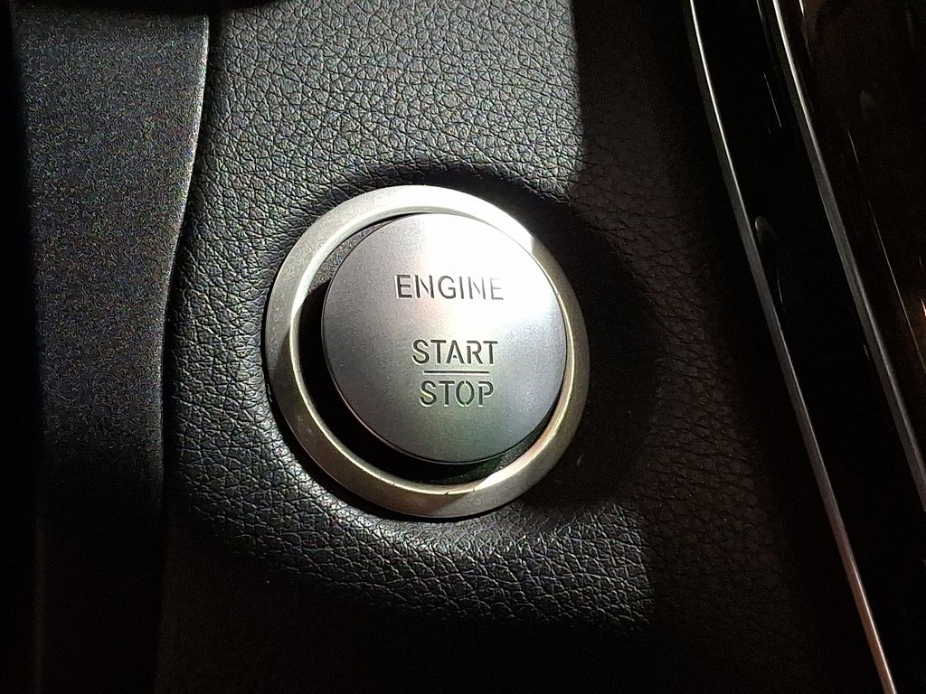 Thumbnail: 2018 Mercedes-Benz C-Class - 19