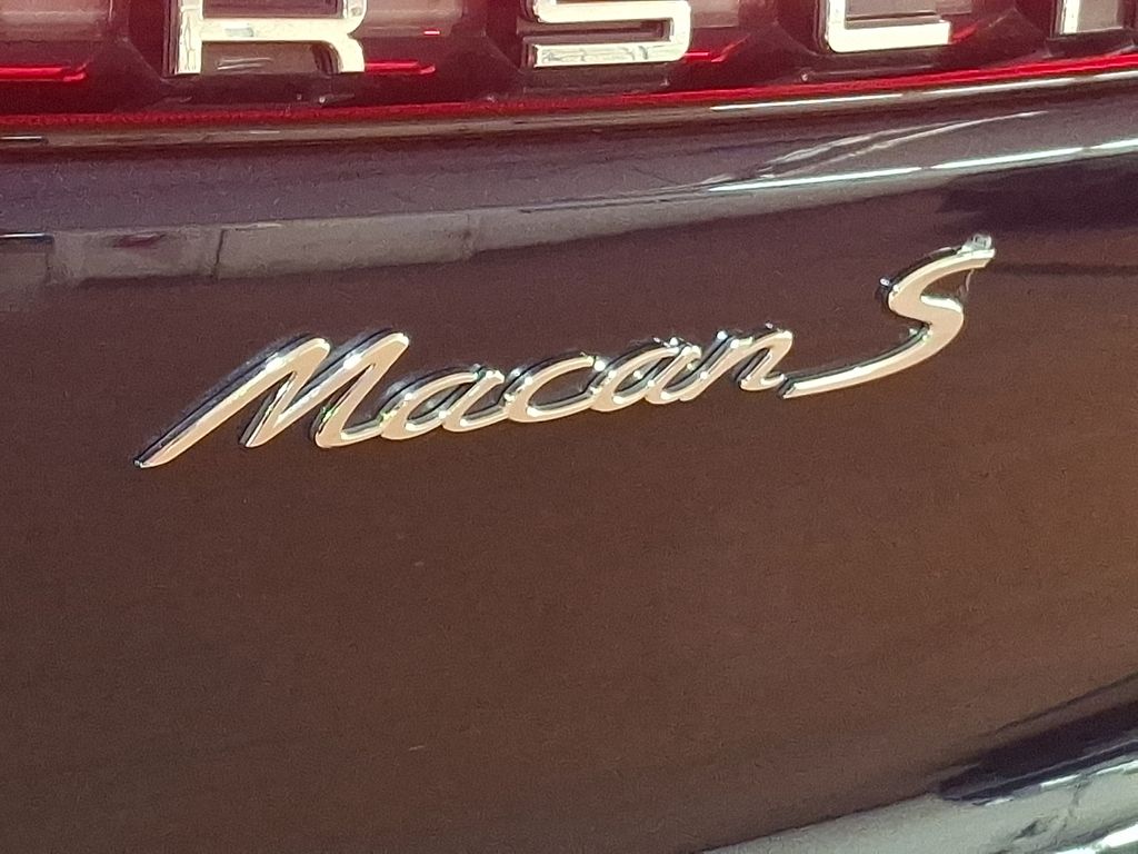 Thumbnail: 2022 Porsche Macan - 24