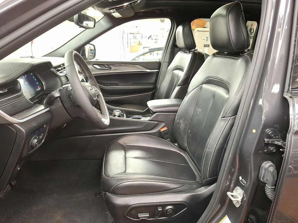 Thumbnail: 2024 Jeep Grand Cherokee - 9