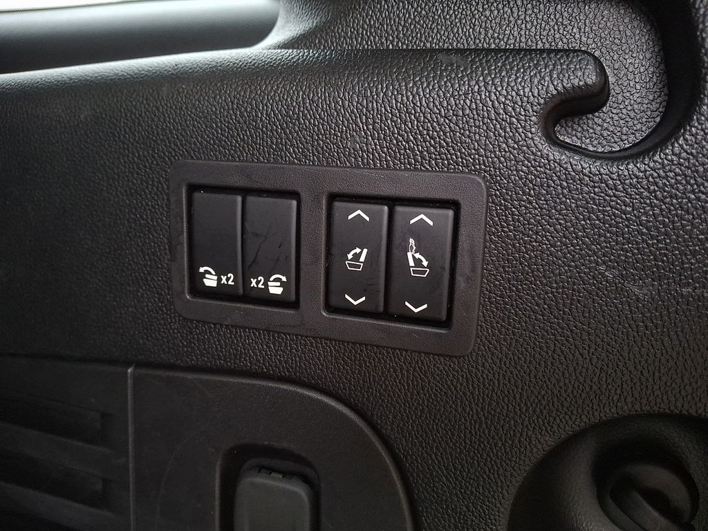 Thumbnail: 2018 Cadillac Escalade - 29