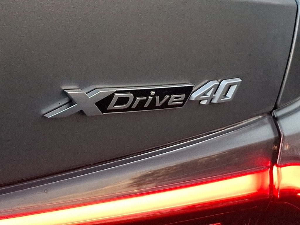 Thumbnail: 2025 BMW i4 - 30