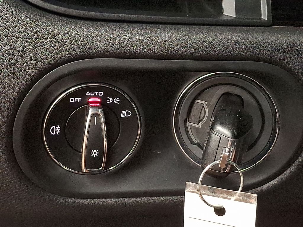 Thumbnail: 2021 Porsche Macan - 18