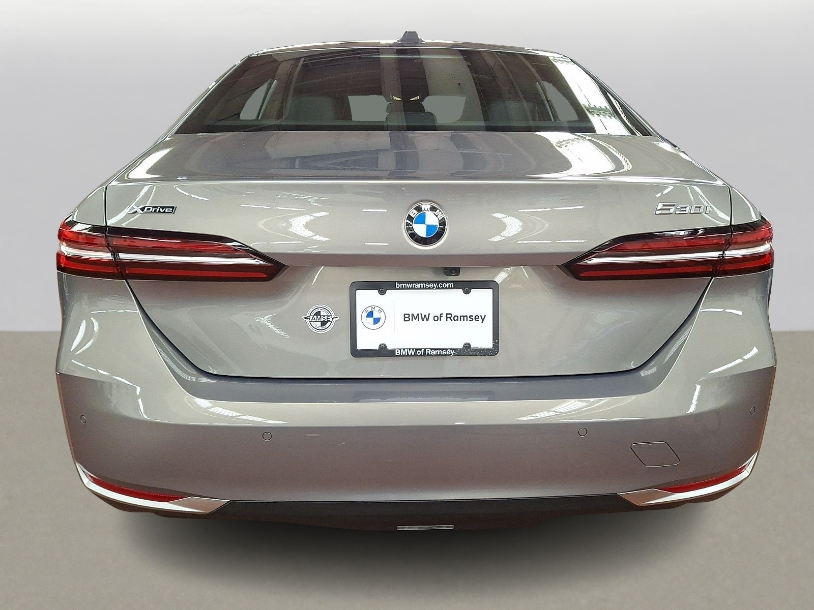 Thumbnail: 2025 BMW 5 Series - 5