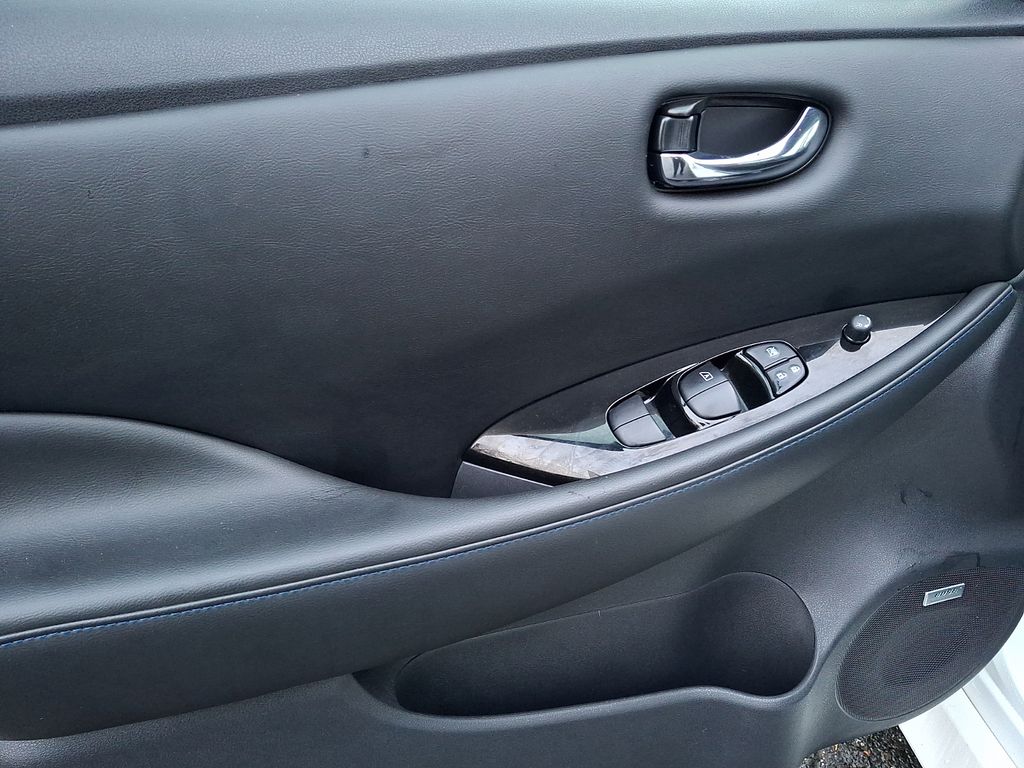 Thumbnail: 2019 Nissan Leaf - 10