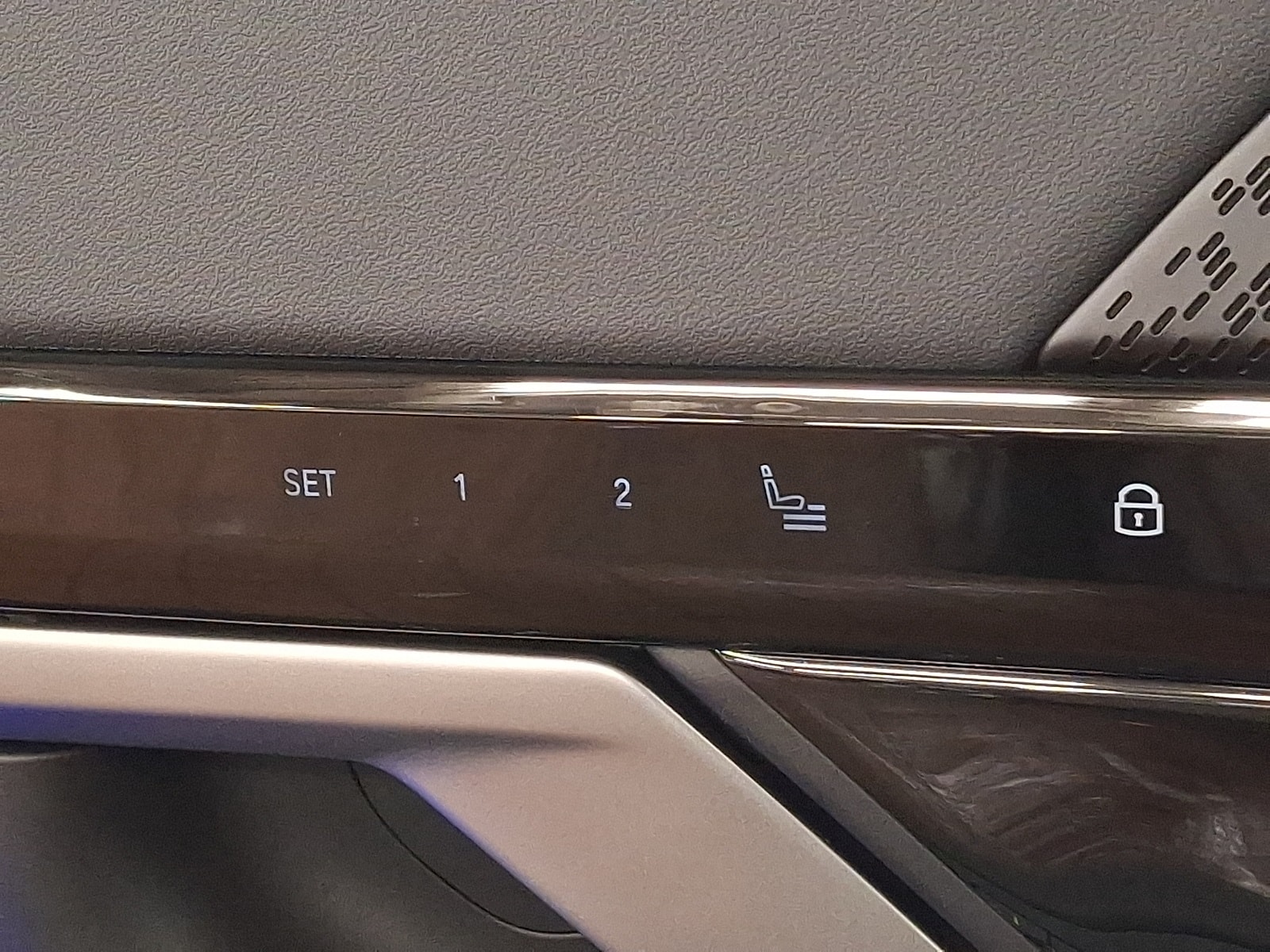 Thumbnail: 2025 BMW 5 Series - 21