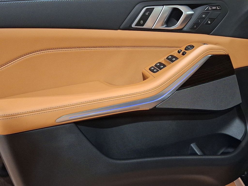 Thumbnail: 2026 BMW X7 - 10