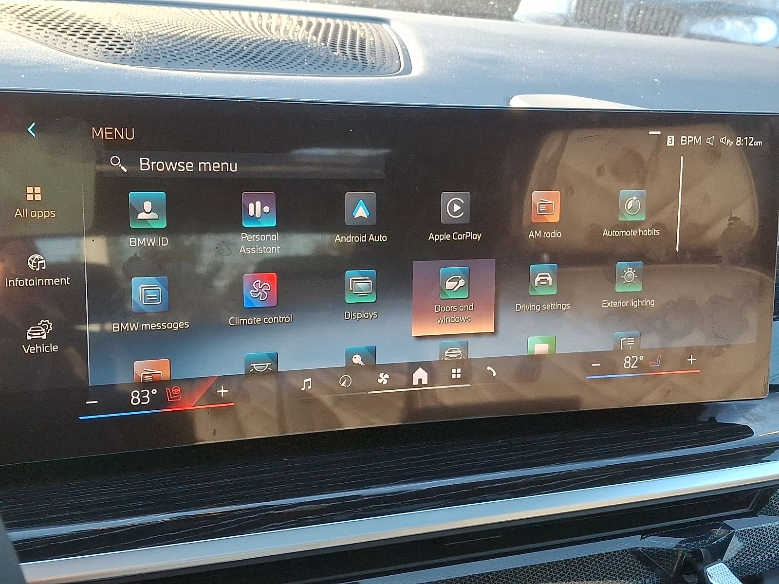 Thumbnail: 2026 BMW X7 - 15