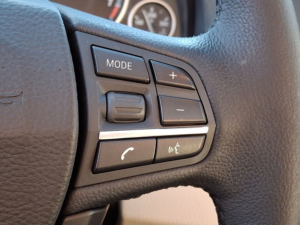 Thumbnail: 2011 BMW 5 Series - 18