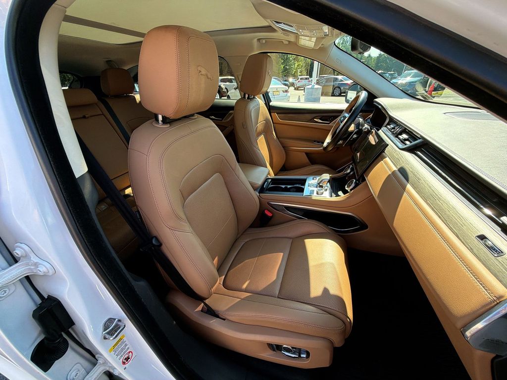 Thumbnail: 2022 Jaguar F-Pace - 22