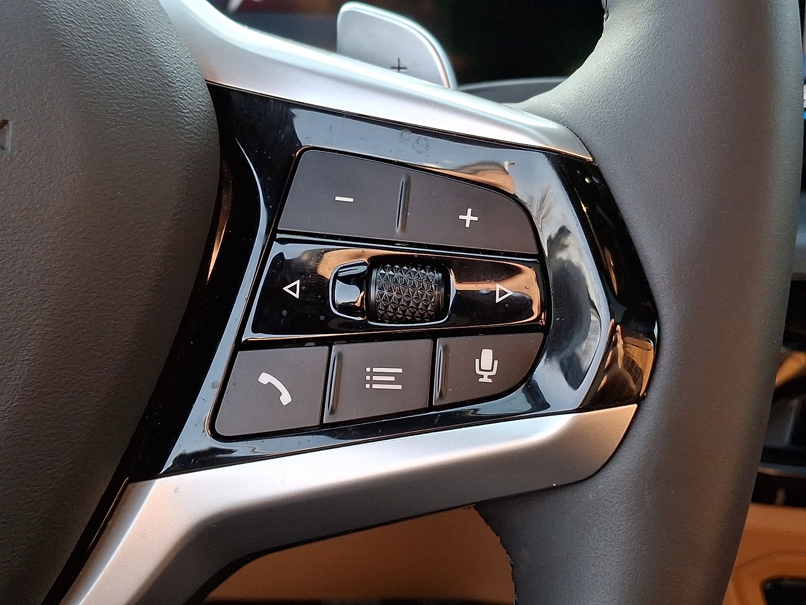 Thumbnail: 2025 BMW 3 Series - 18