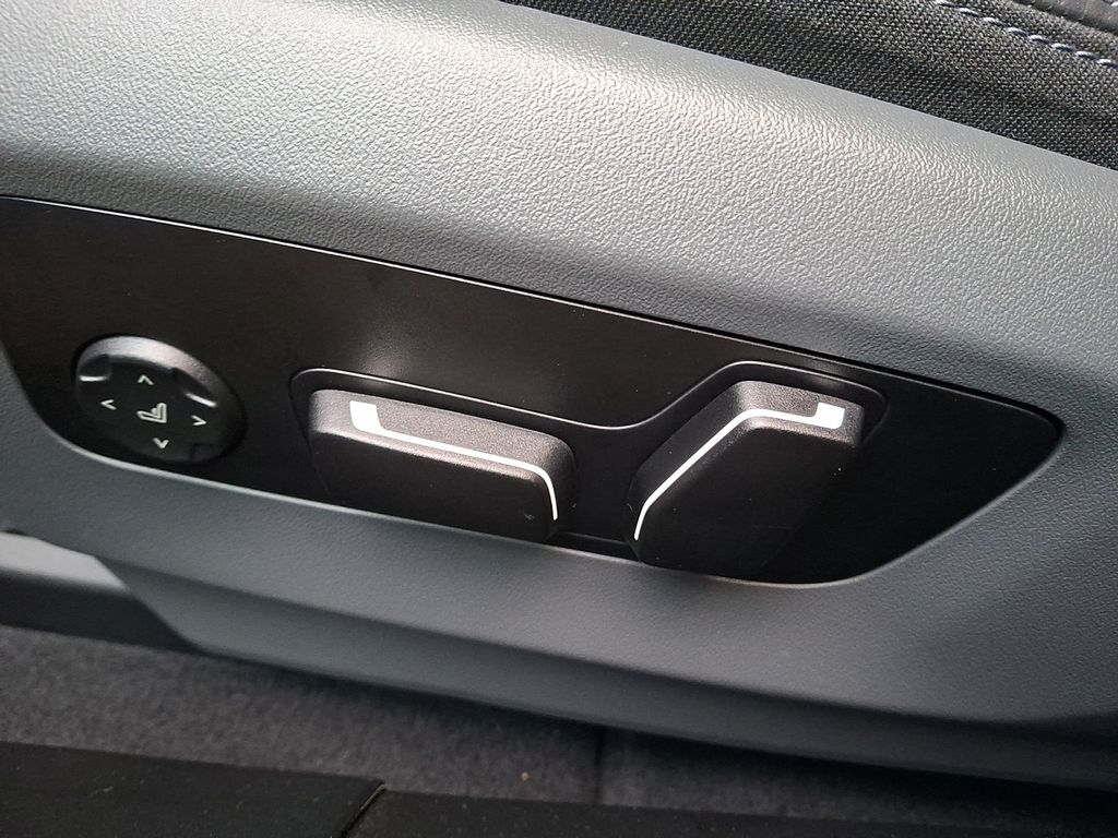 Thumbnail: 2025 BMW i5 - 10