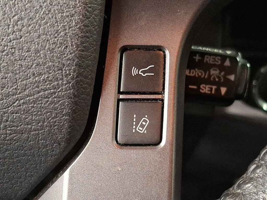 Thumbnail: 2019 Toyota Tacoma - 18