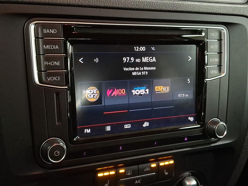 Thumbnail: 2017 Volkswagen Jetta - 15