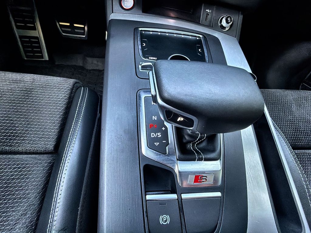 Thumbnail: 2018 Audi SQ5 - 25