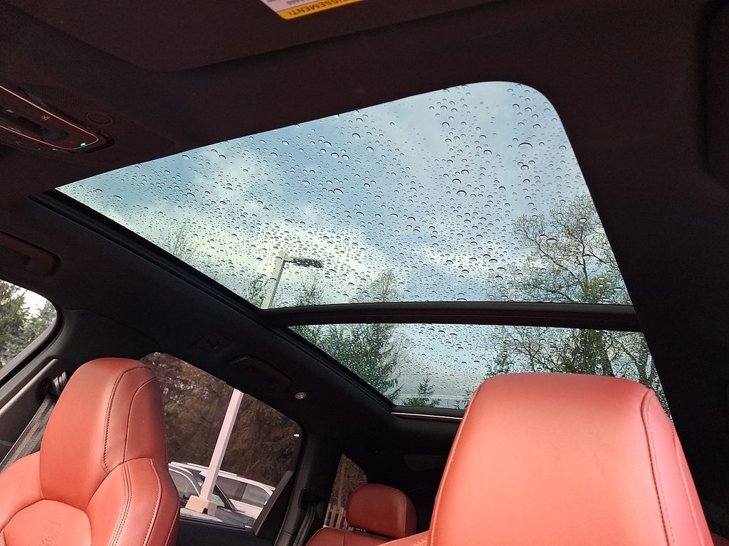 Thumbnail: 2023 Audi SQ7 - 12