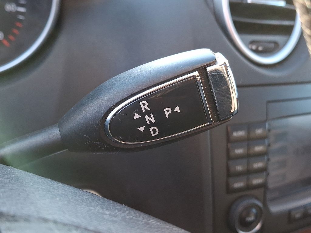 Thumbnail: 2006 Mercedes-Benz M-Class - 12