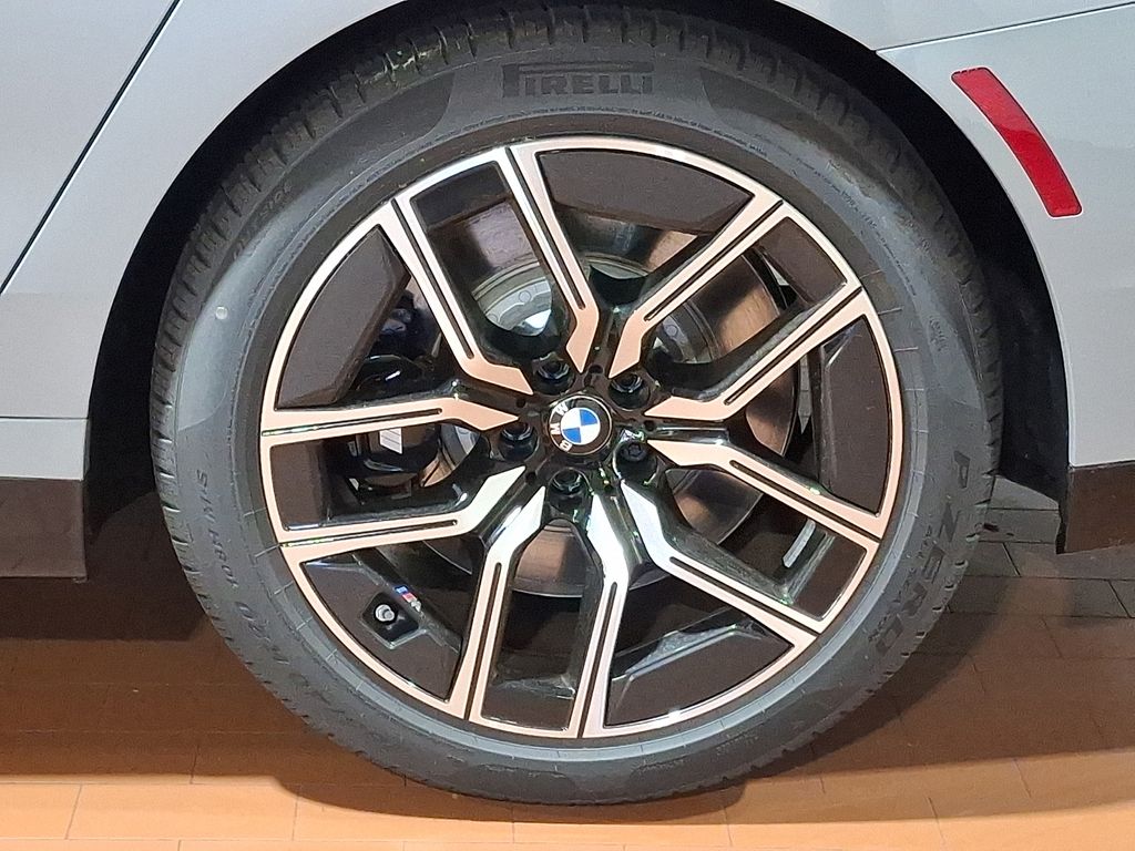 Thumbnail: 2026 BMW 7 Series - 4