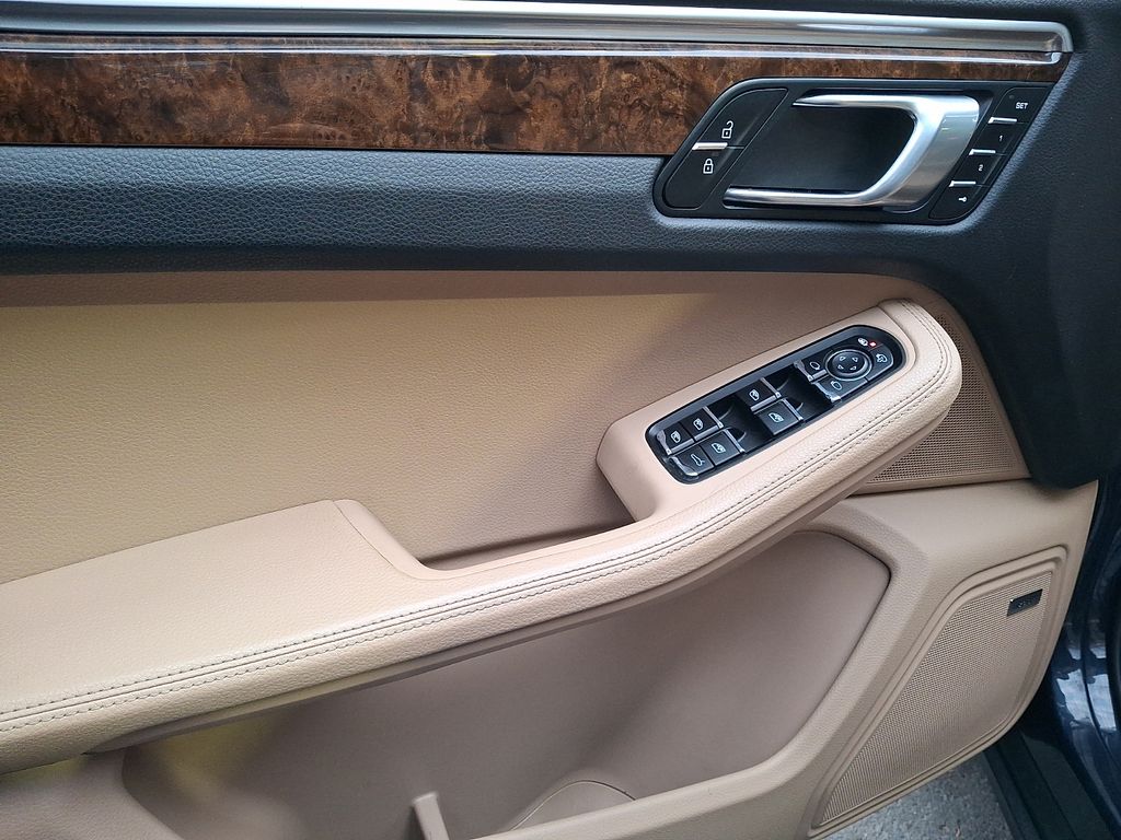 Thumbnail: 2019 Porsche Macan - 8