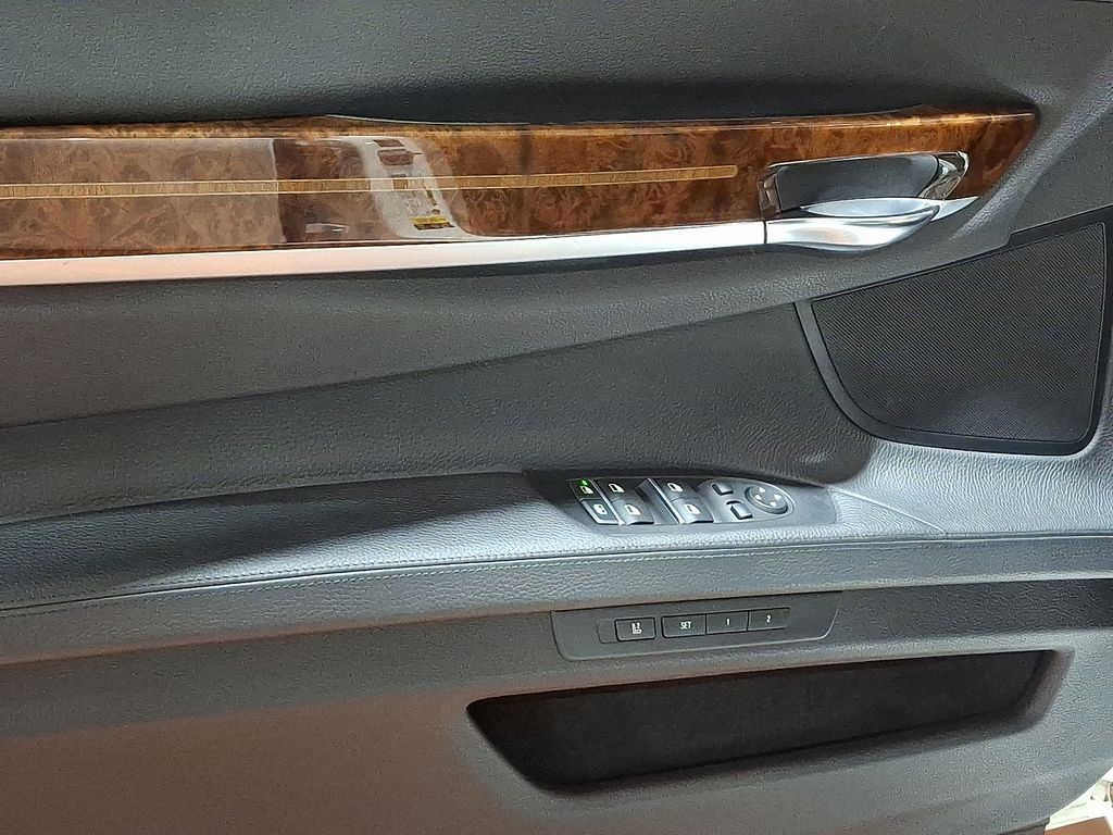 Thumbnail: 2015 BMW 7 Series - 8