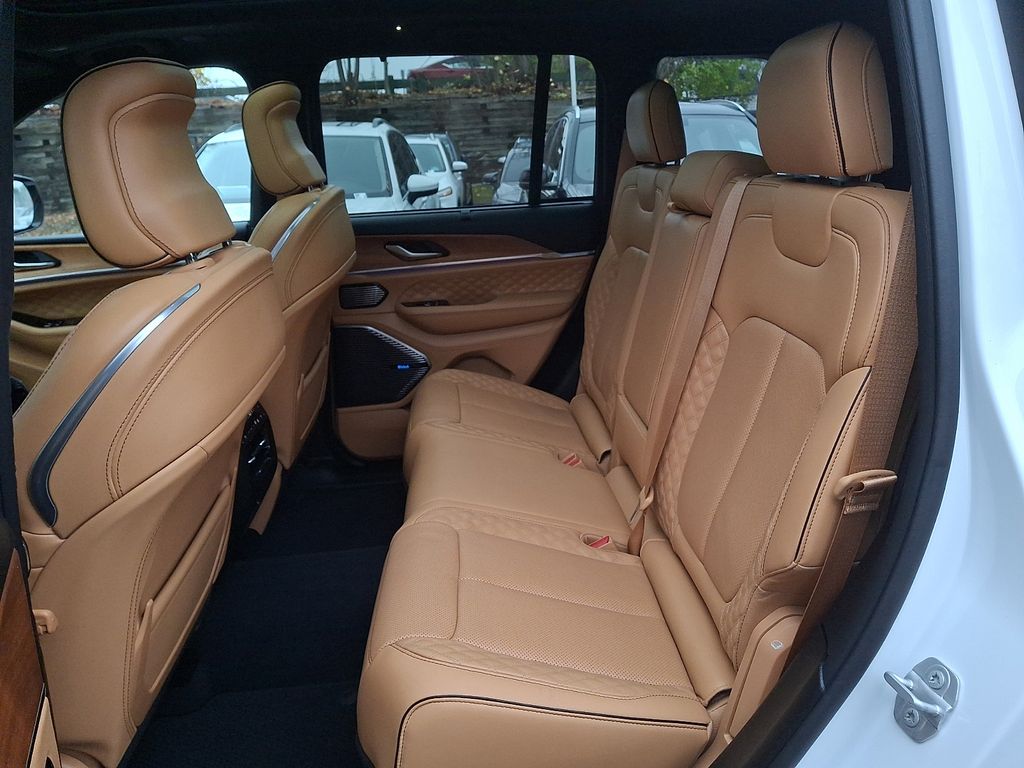 Thumbnail: 2023 Jeep Grand Cherokee - 7