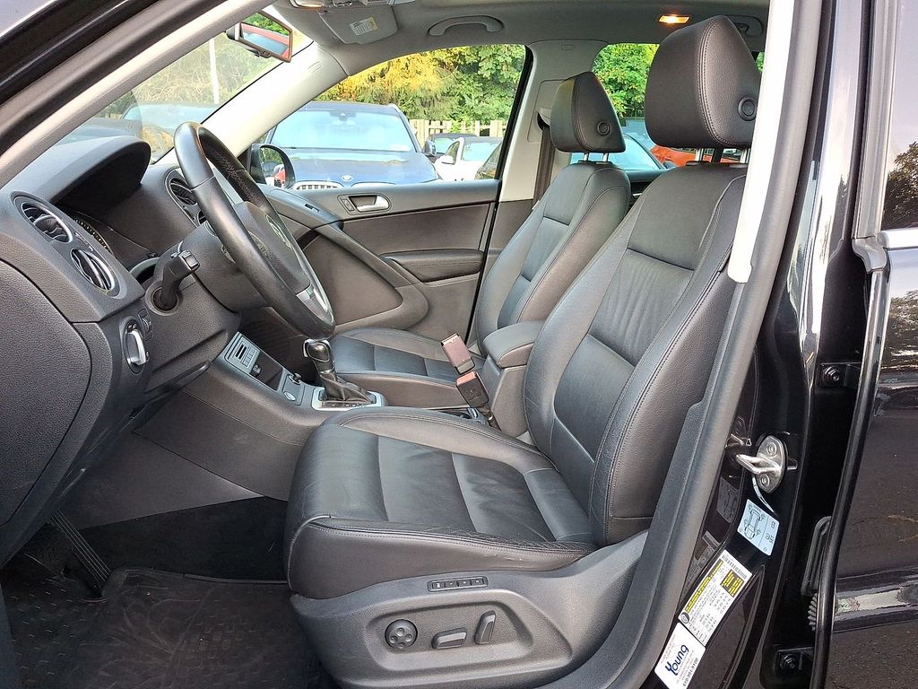 Thumbnail: 2017 Volkswagen Tiguan - 11