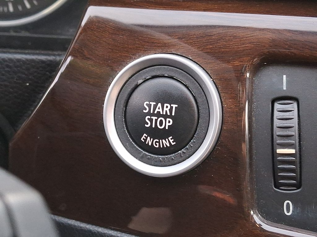 Thumbnail: 2011 BMW 3 Series - 20